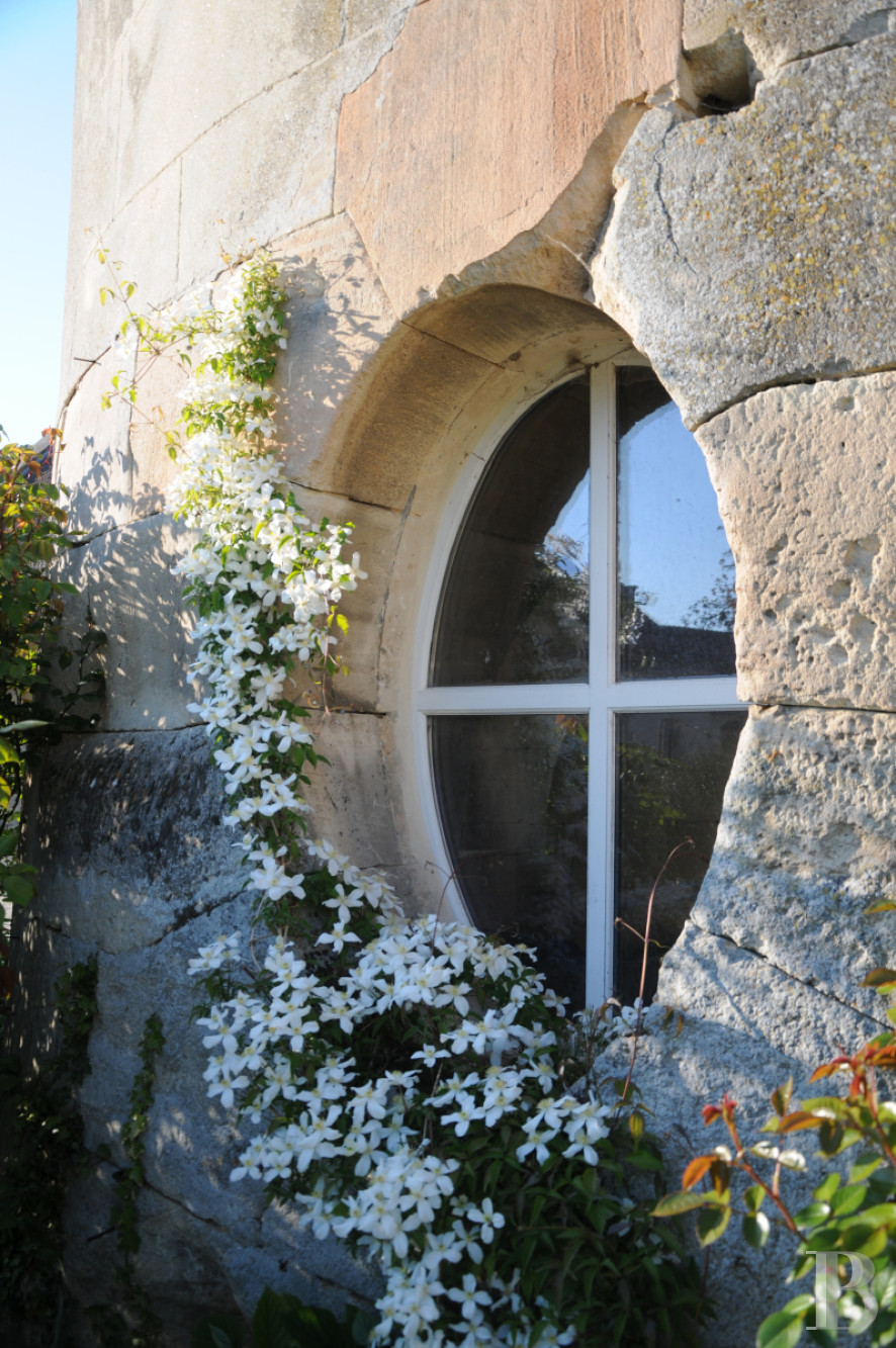 A large 18th century farmhouse and dovecote transformed into a hotel in the Oise, near Senlis - photo  n°3